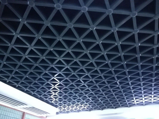 Metalen plafondtegels met driehoekige open cellen met aluminium metalen roosterplafond