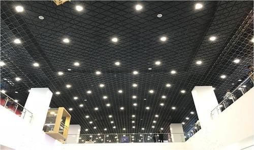 Metalen plafondtegels met driehoekige open cellen met aluminium metalen roosterplafond