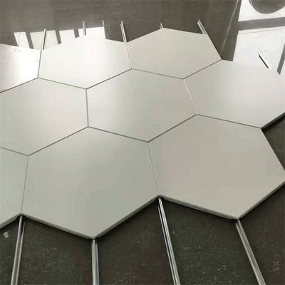 Geperforeerde het Plafond Akoestische Hexagonale Klem van het Aluminiummetaal in Plafondtegels