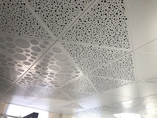 Geperforeerd aluminium metalen driehoekig plafond ISO9001 voor luchthavenproject