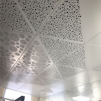 Populaire verkoop 1200X1200X1200 Aluminium Metalen Plafond Driehoekige Clip In Aluminium Paneel Plafond