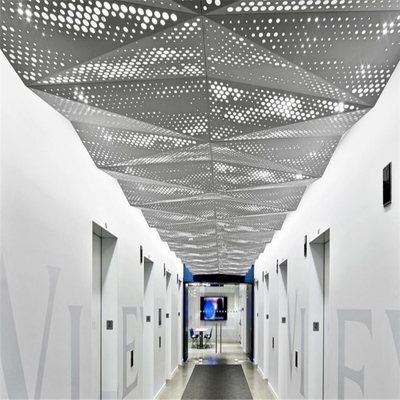 Van de het Ontwerppvdf Met een laag bedekt Gang van het aluminium Willekeurig Geperforeerd Plafond het Plafondontwerp