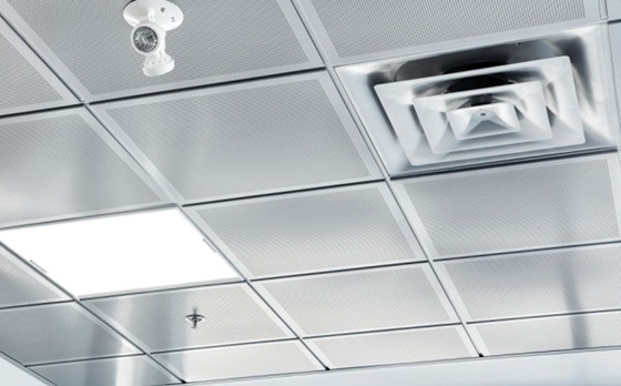 Het aluminium lag in het Ontwerpiso9001 Vierkante Tegels 0.7mm van het Metaalplafond