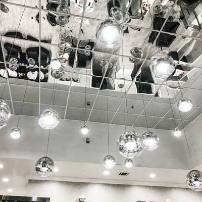 De decoratieve Spiegel beëindigt Weerspiegelende Plafondtegels 595x595mm Aluminium