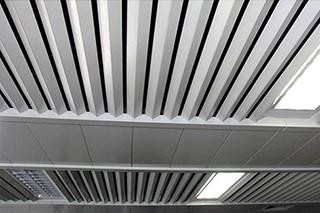 Maak een het Metaalplafond 200x3000mm van het het Schermaluminium gemakkelijke vuurvast schoon