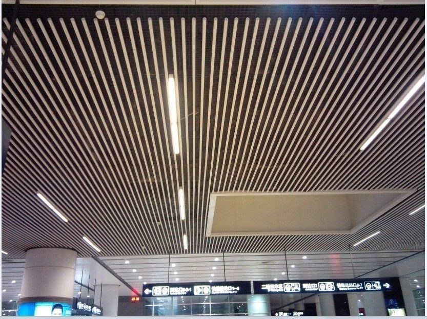 6063T6 Tubulaire metalen plafondtegels Perforated Circle Suspended Baffle met RAL Kleurkaart